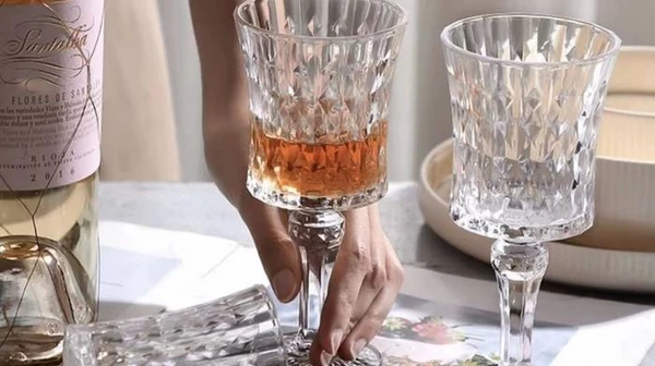 Materiale ale paharelor de vin: sticlă vs cristal
